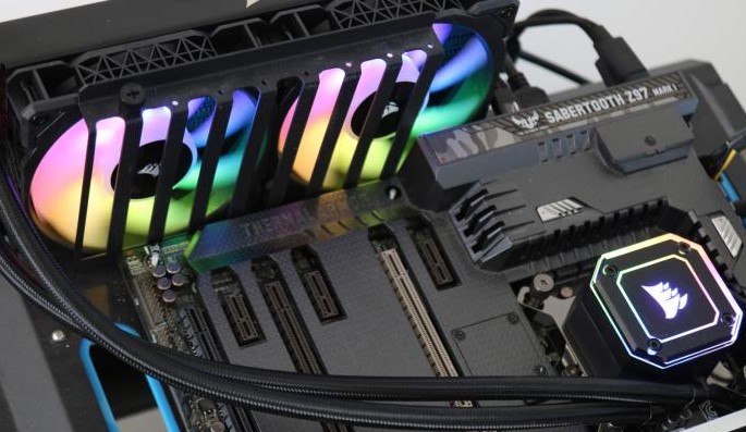 4 Meilleurs refroidissements liquide RGB pour CPU-Corsair H100i Elite Capellix-1