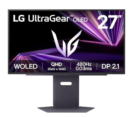 Comparatif entre deux écrans PC gamer OLED et Mini-LED sur un bureau de jeu